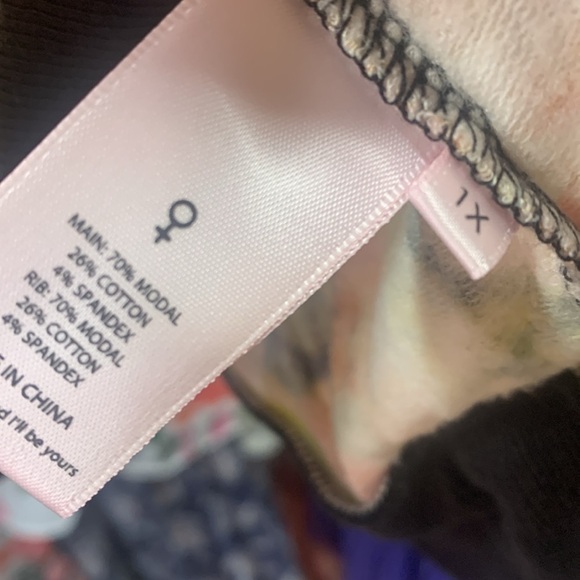 SELKIE the pillow sweatshirt size 1 X pre loved flyers for days - Picture 9 of 9